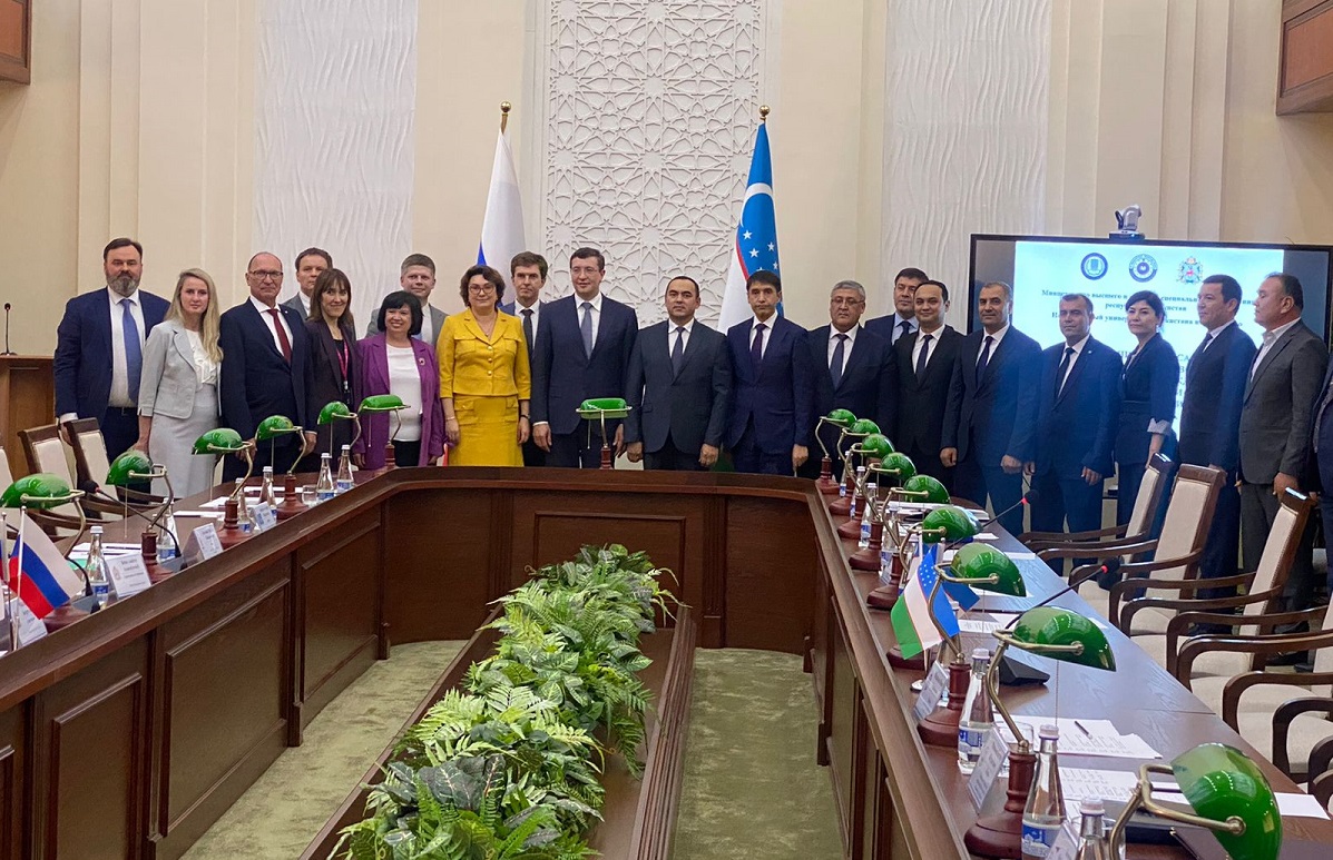 Глеб Никитин провел рабочую встречу с министром высшего и среднего специального образования Республики Узбекистан Абдукодиром Тошкуловым