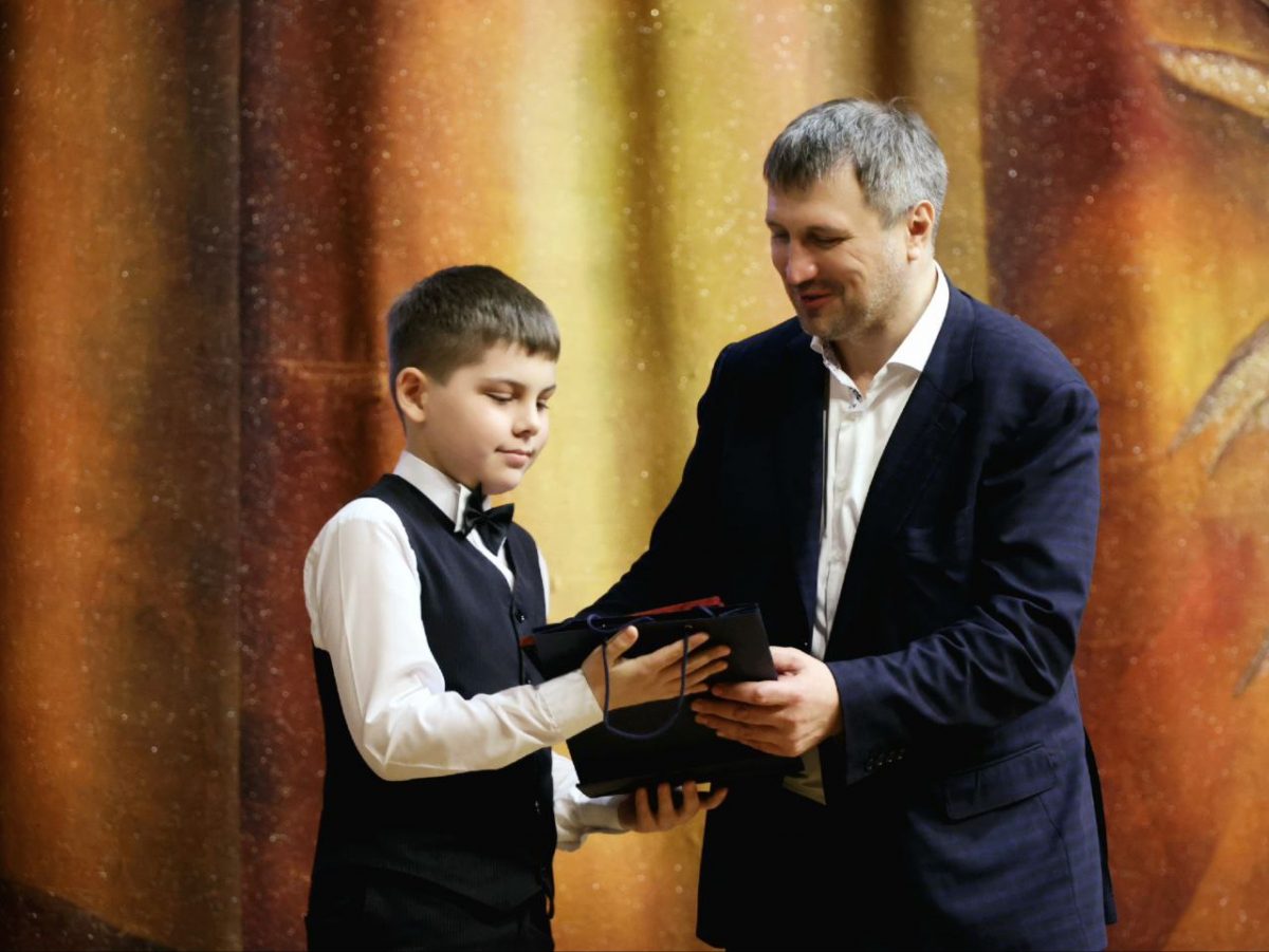Иван Носков вручил первые премии юным музыкантам