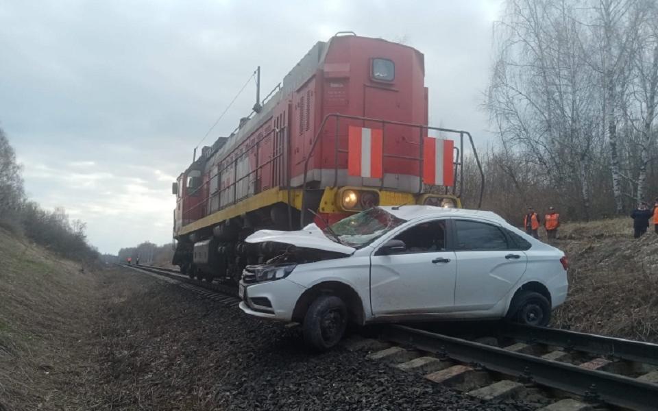Два человека погибли в ДТП с локомотивом в Рязанской области