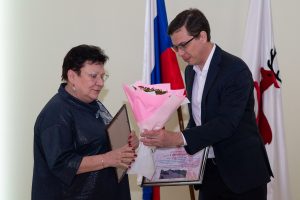 Девять грантов по миллиону рублей вручил Юрий Шалабаев городским школам и детским садам
