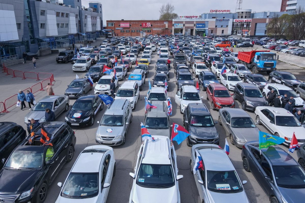 300 автомобилей всероссийского автопробега «Za Мир! Труд! Май!» прибыли в Нижний Новгород