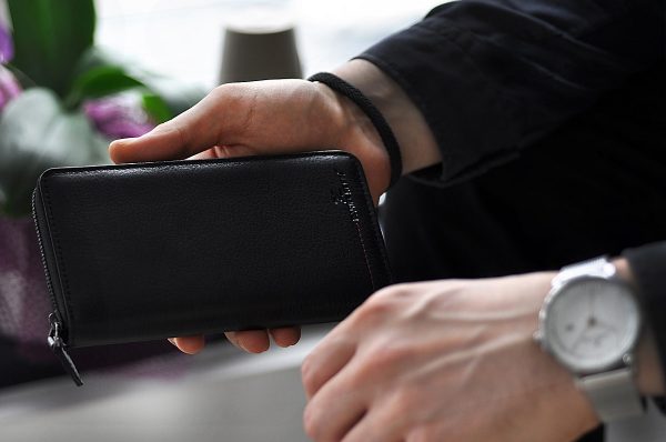 Нижегородец попал под следствие за присвоение кошелька с деньгами и золотом