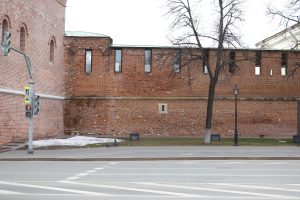 Автобусную остановку возле Дмитриевской башни Нижегородского кремля убрали