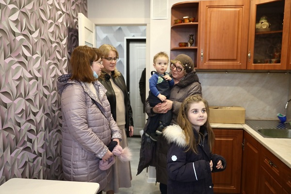Первая семья с Донбасса заселилась в арендованную квартиру в Нижнем Новгороде