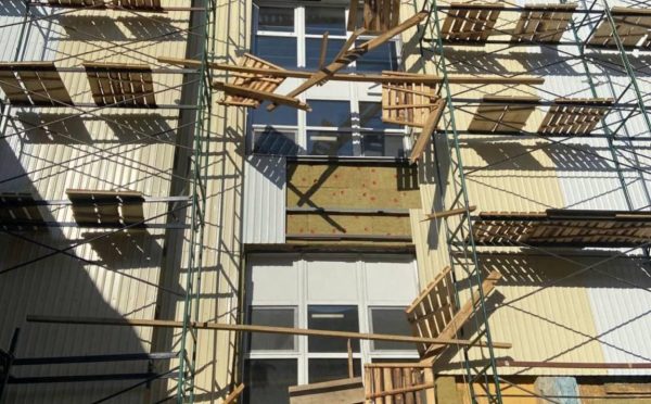 В Нижнем Новгороде рабочий погиб, упав со строительных лесов