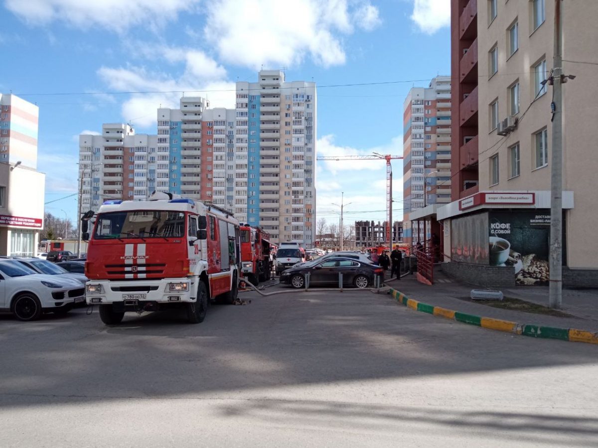 3 человека спасены и 52 эвакуированы при пожаре в Советском районе