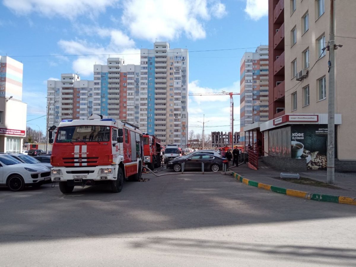 Людей эвакуировали при пожаре в многоквартирном доме в Советском районе  Нижнего Новгорода 21 апреля 2022 года | Нижегородская правда