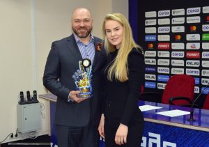 Александр Кононов поздравил хоккеисток нижегородского СКИФа с титулом чемпионок России