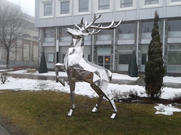 Скульптуру оленя установили на улице Варварской в Нижнем Новгороде