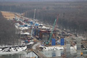 На реке Суре, на 6 этапе М‑12, идет сборка пролетных строений моста для последующей надвижки