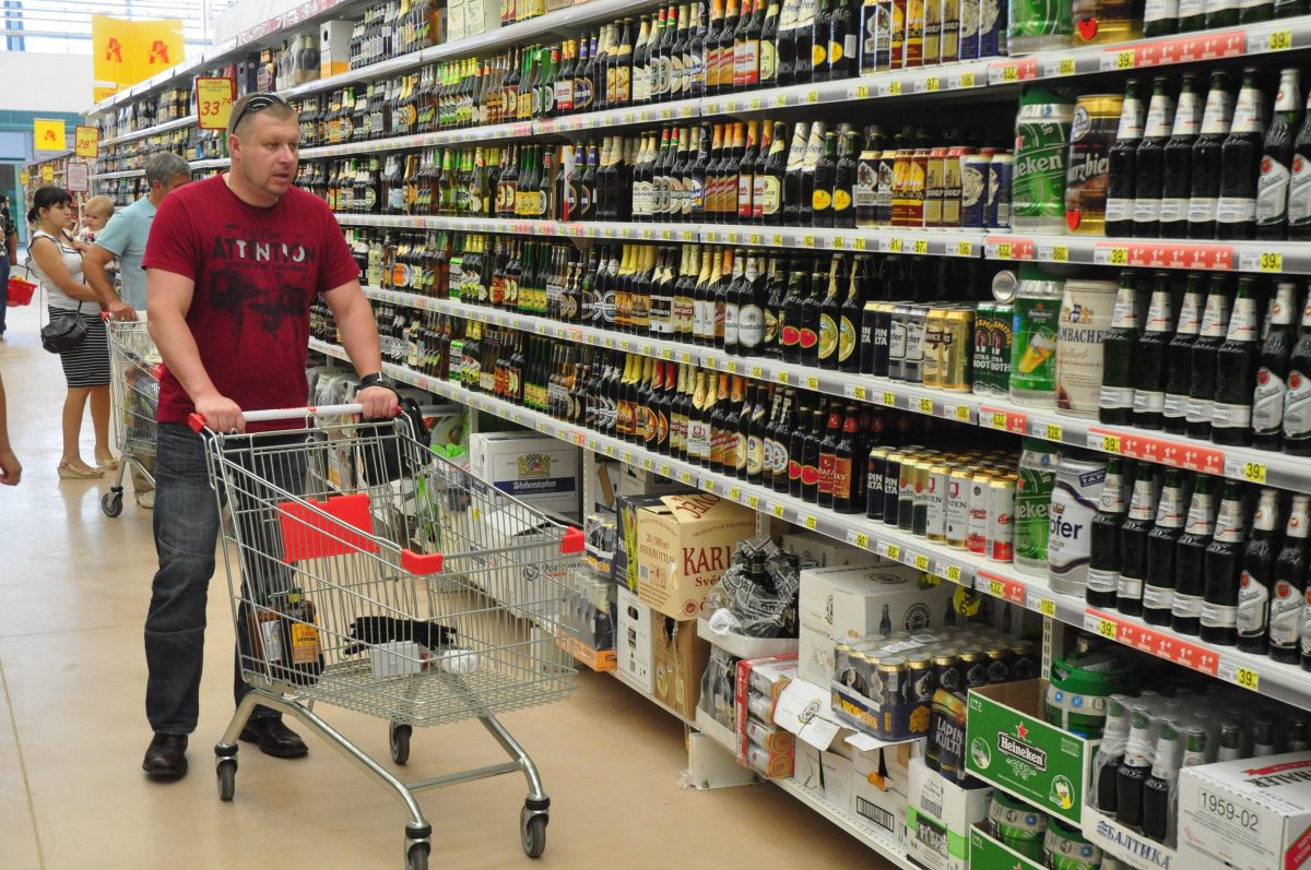 В России могут ограничить продажу крепкого алкоголя в зонах отдыха летом