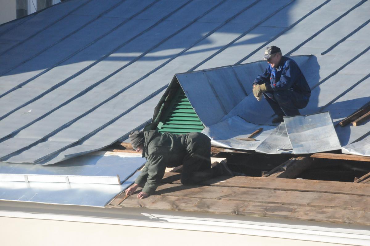 Как заставить коммунальщиков вовремя отремонтировать крышу