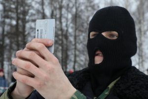 Десять миллионов рублей потребовали у нижегородки якобы за освобождение её мужа из плена на Украине