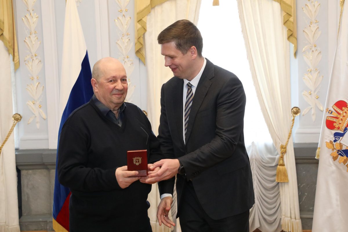 Андрей Гнеушев вручил государственные награды 19 нижегородцам