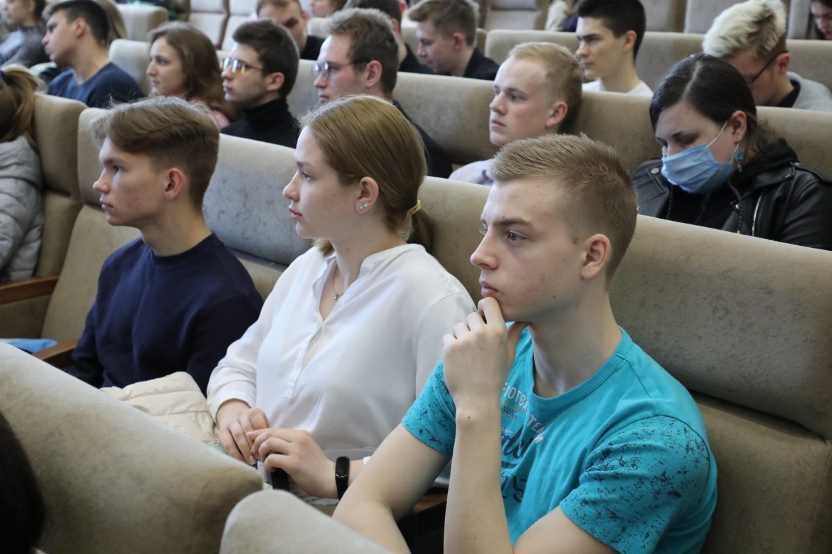 Почти 3% нижегородских студентов изучают филологию
