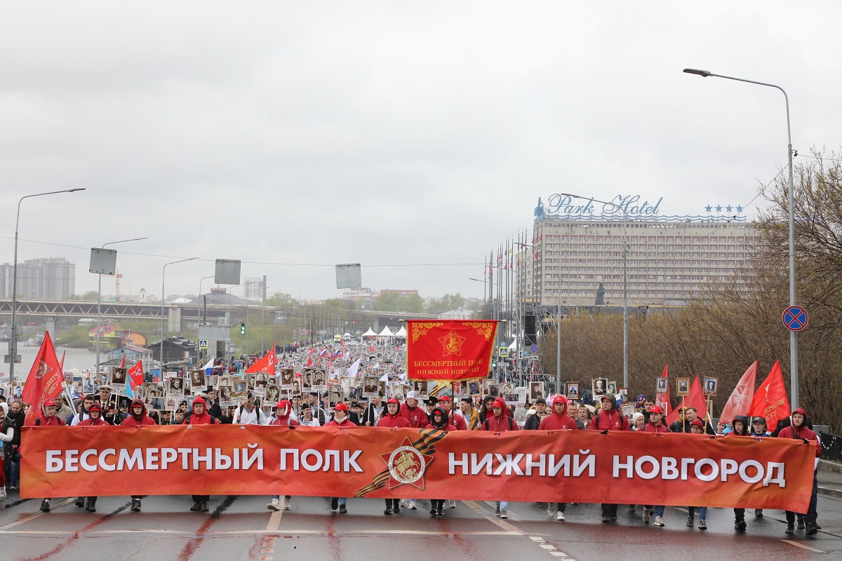 Смотрим, как проходило шествие «Бессмертного полка» в Нижнем Новгороде