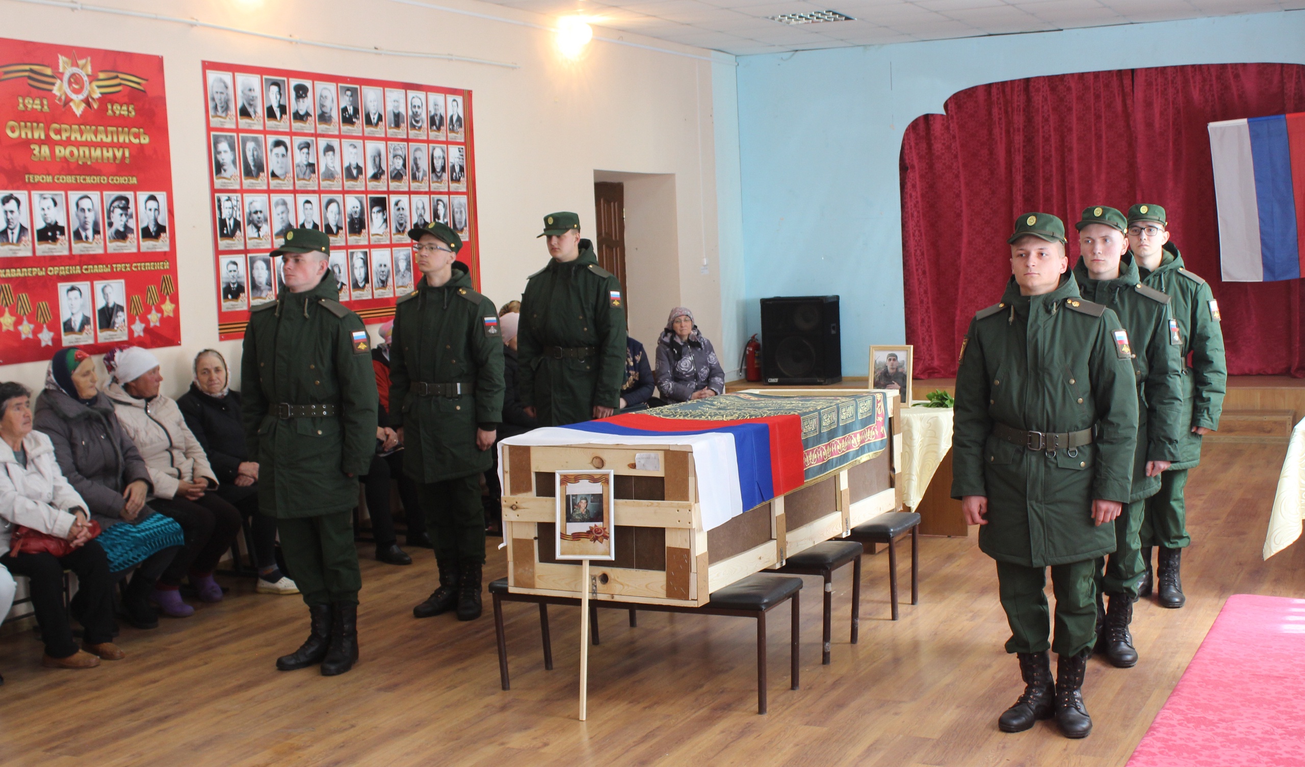 2012 год 23 мая. Похороны военнослужащего. Похороны в Майском солдата. Похороны солдата России.