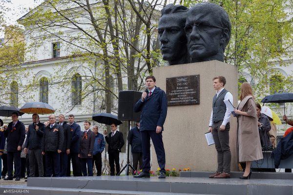 Андрей Саносян совместно с сотрудниками и студентами НГТУ им. Р.Е. Алексеева почтил память погибших в Великой Отечественной войне