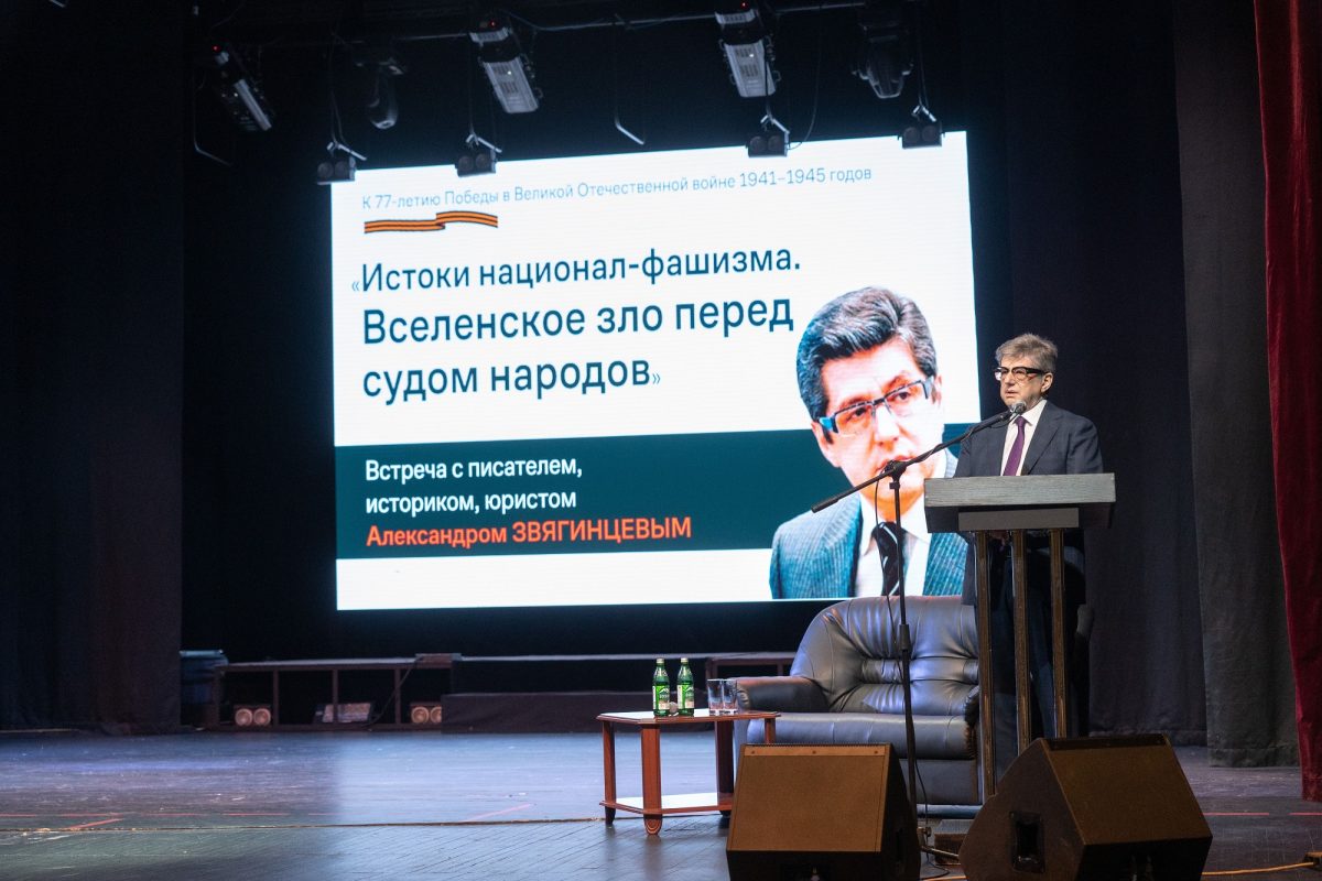 В Выксе при поддержке ОМК состоялась встреча с писателем и историком Александром Звягинцевым