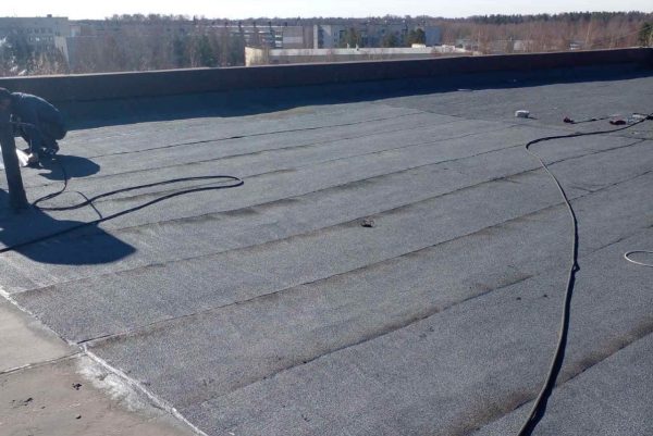 Коммунальщики Балахны с начала года отремонтировали девять крыш многоквартирных домов по требованию ГЖИ