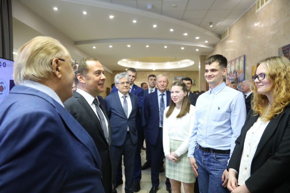 Дмитрий Медведев посетил с рабочим визитом Саров в Нижегородской области