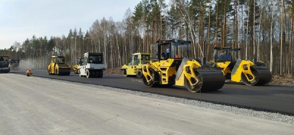 На строительстве скоростной автодороги в Нижегородской области началась укладка асфальта
