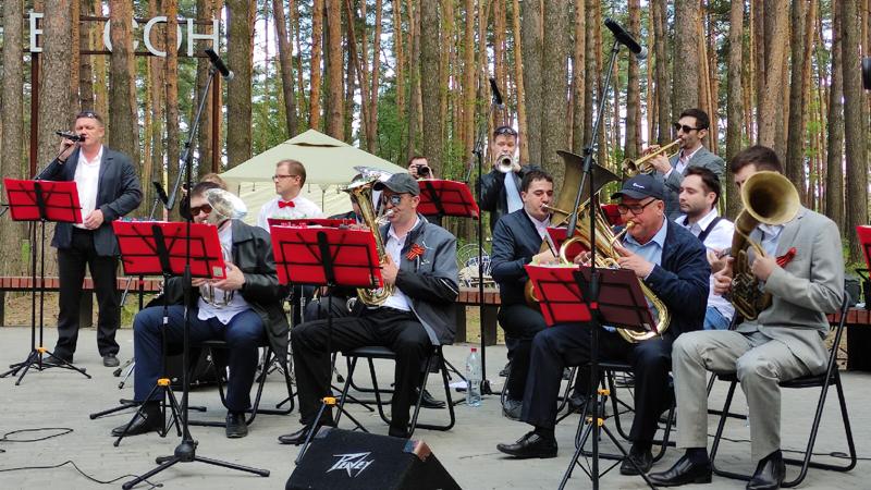 Жители Выксы в преддверии Дня Победы стали участниками исторических квестов и исполнили военные песни