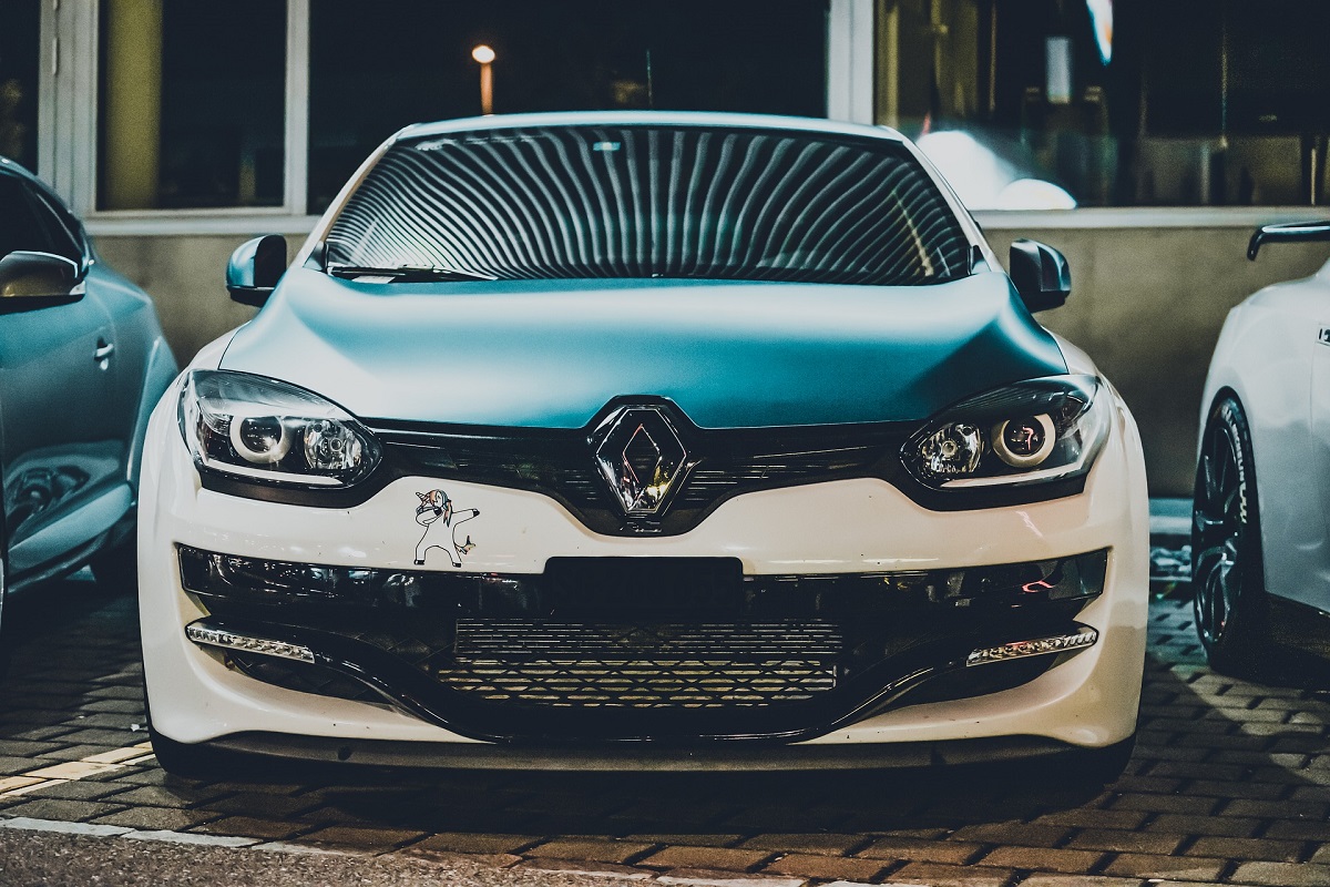 машина рено Renault