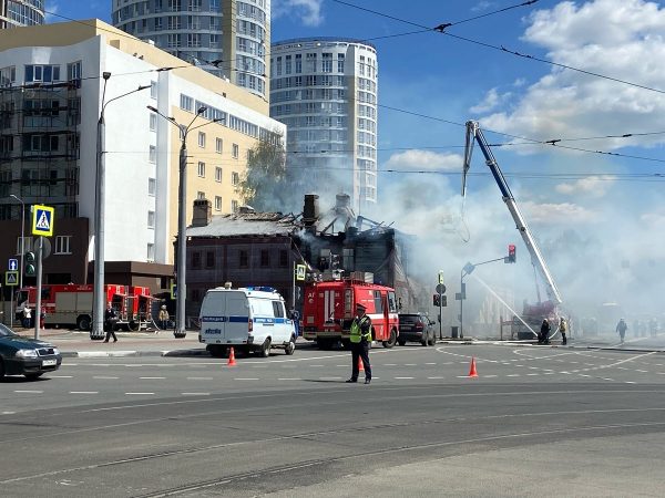 Что известно о доме Чардымова, который загорелся сегодня на площади Сенной?