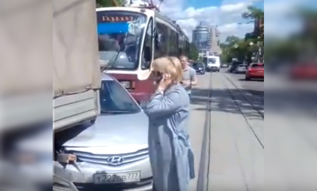 Массовое ДТП с трамваем произошло на улице Белинского