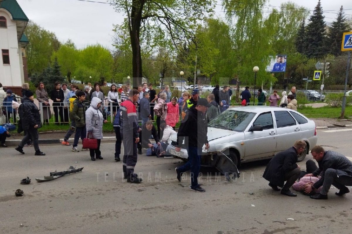 Водитель легковушки сбил четырех детей около школы в Выксе