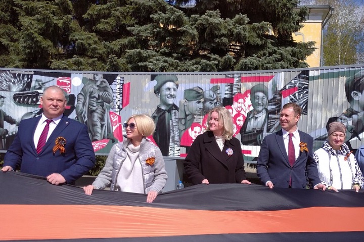 Депутаты городской Думы поздравили ветеранов с Днем Победы и почтили память павших в боях за Родину