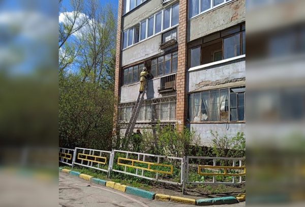 Опубликовано видео спасения людей при пожаре в Советском районе