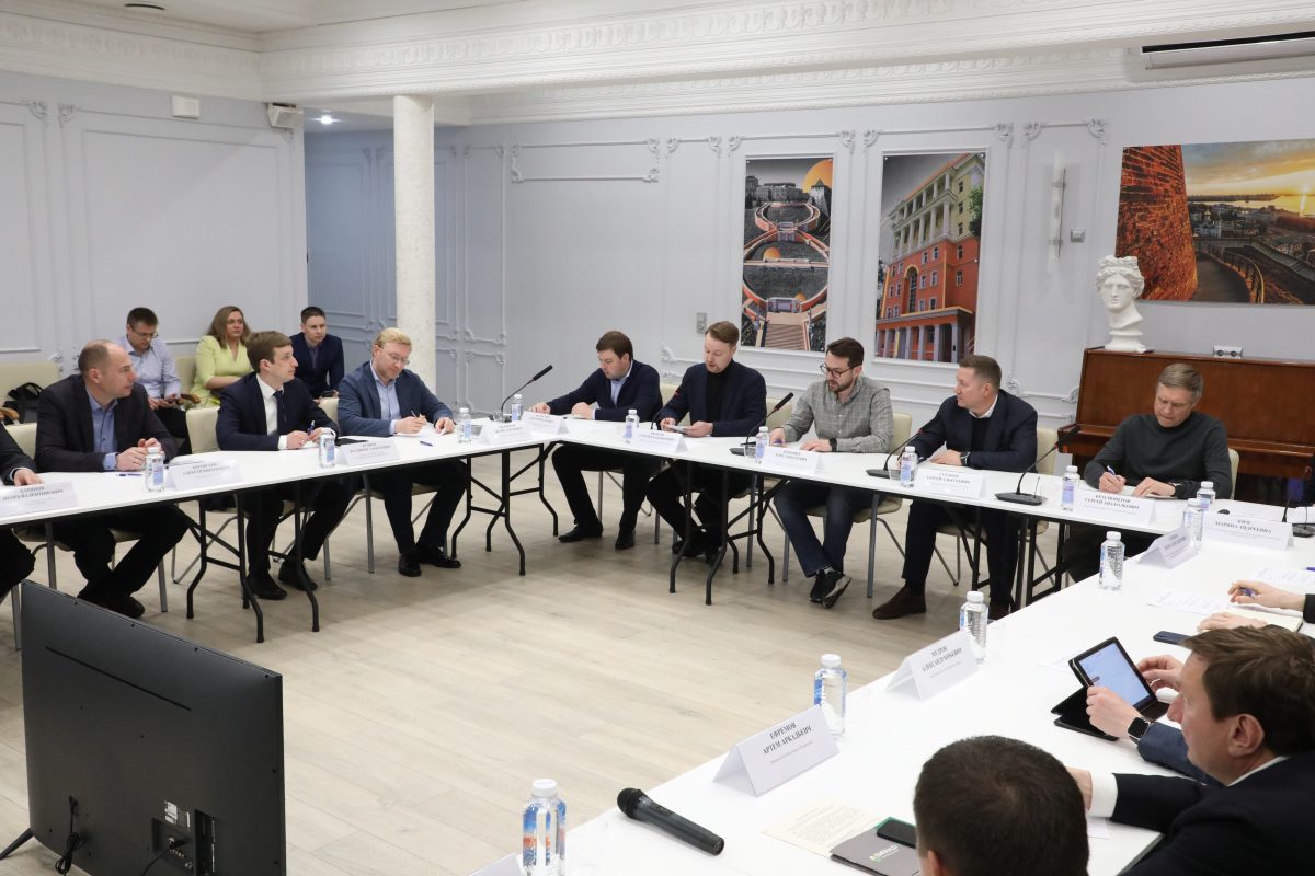 По итогам визита в регион на базе Корпоративного университета правительства Нижегородской области состоялся диалог с потенциальными инвесторами