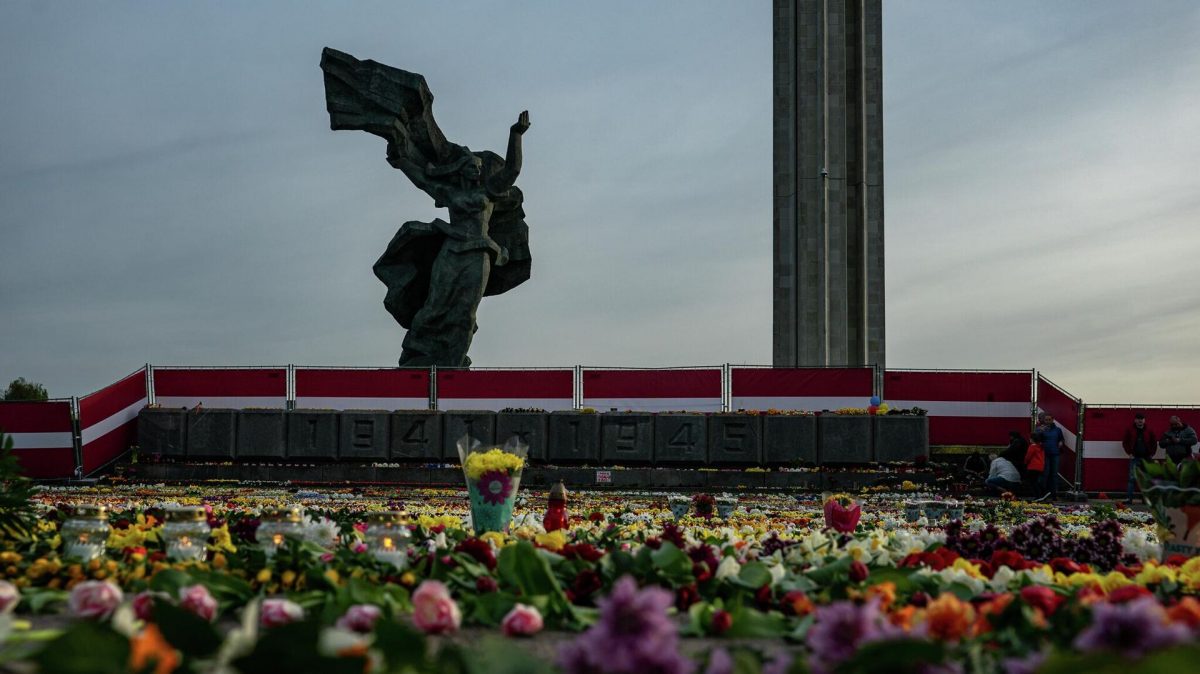 Снос памятника освободителям в Риге посчитали нарушением международного права