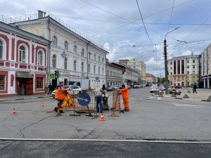 Провал асфальта на пересечении улиц Алексеевская и Октябрьская устранят до конца&nbsp;дня