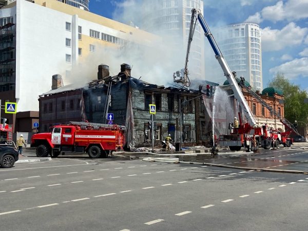 Пожар в доме Чардымова на Сенной площади удалось локализовать