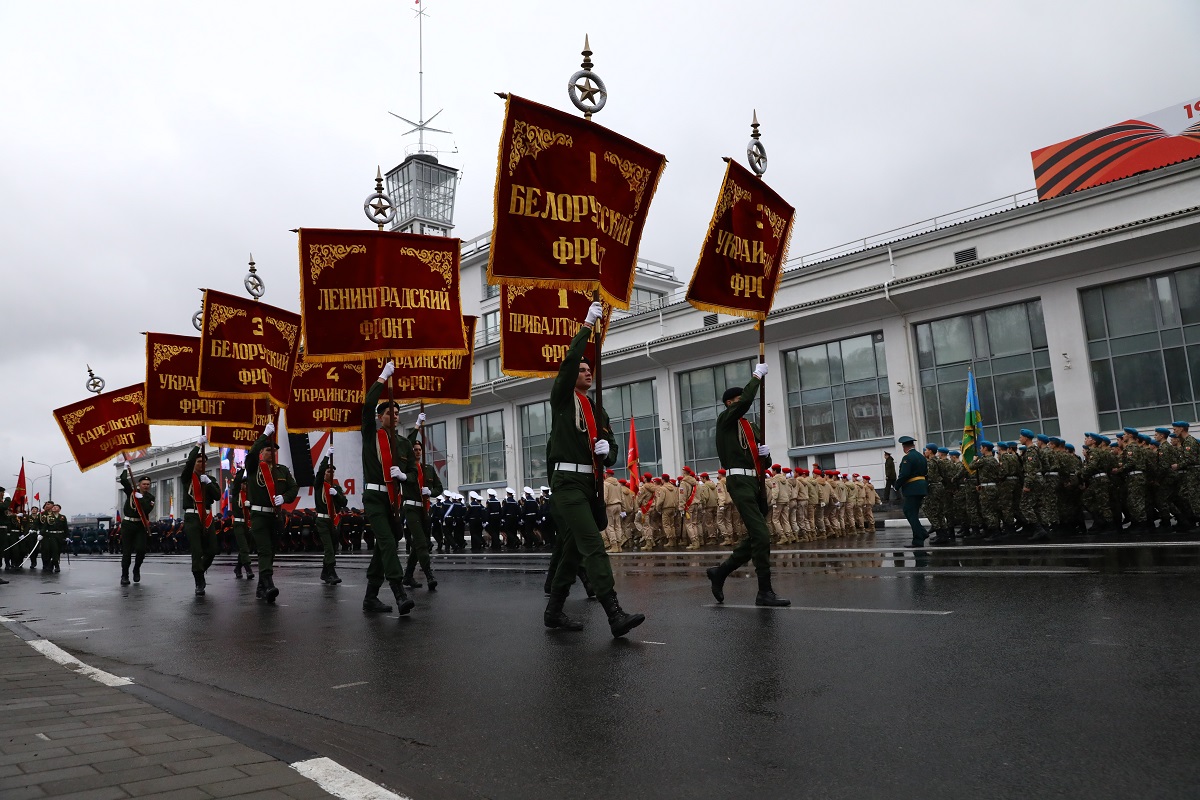 Опубликованы фото Парада Победы в Нижнем Новгороде