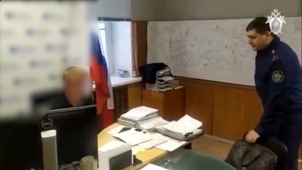 Экс-начальника нижегородского филиала электросетей осудят за взятки, мошенничество и оборот оружия