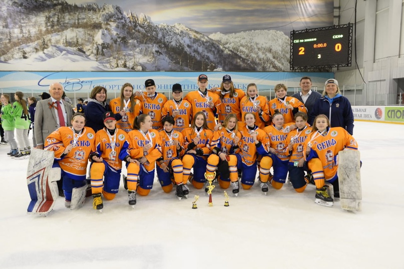Юные хоккеистки СКИФа завоевали серебро турнира на призы клуба «Золотая шайба»