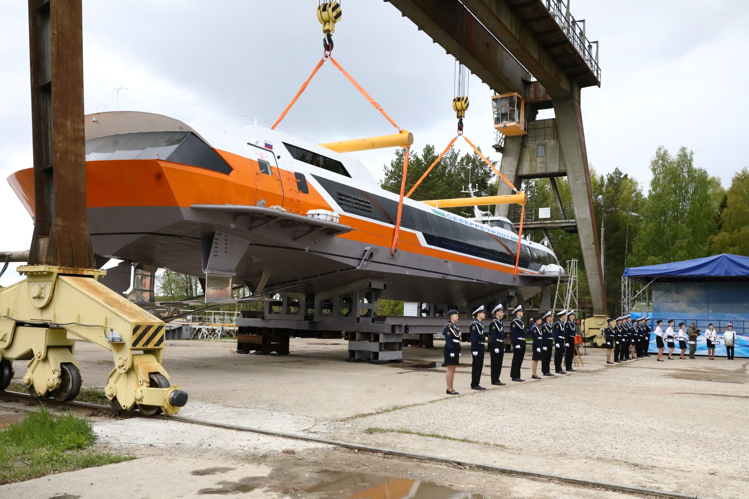 Второй «Метеор 120Р» спустили на воду в Чкаловске Нижегородской области 25  мая 2022 года | Нижегородская правда