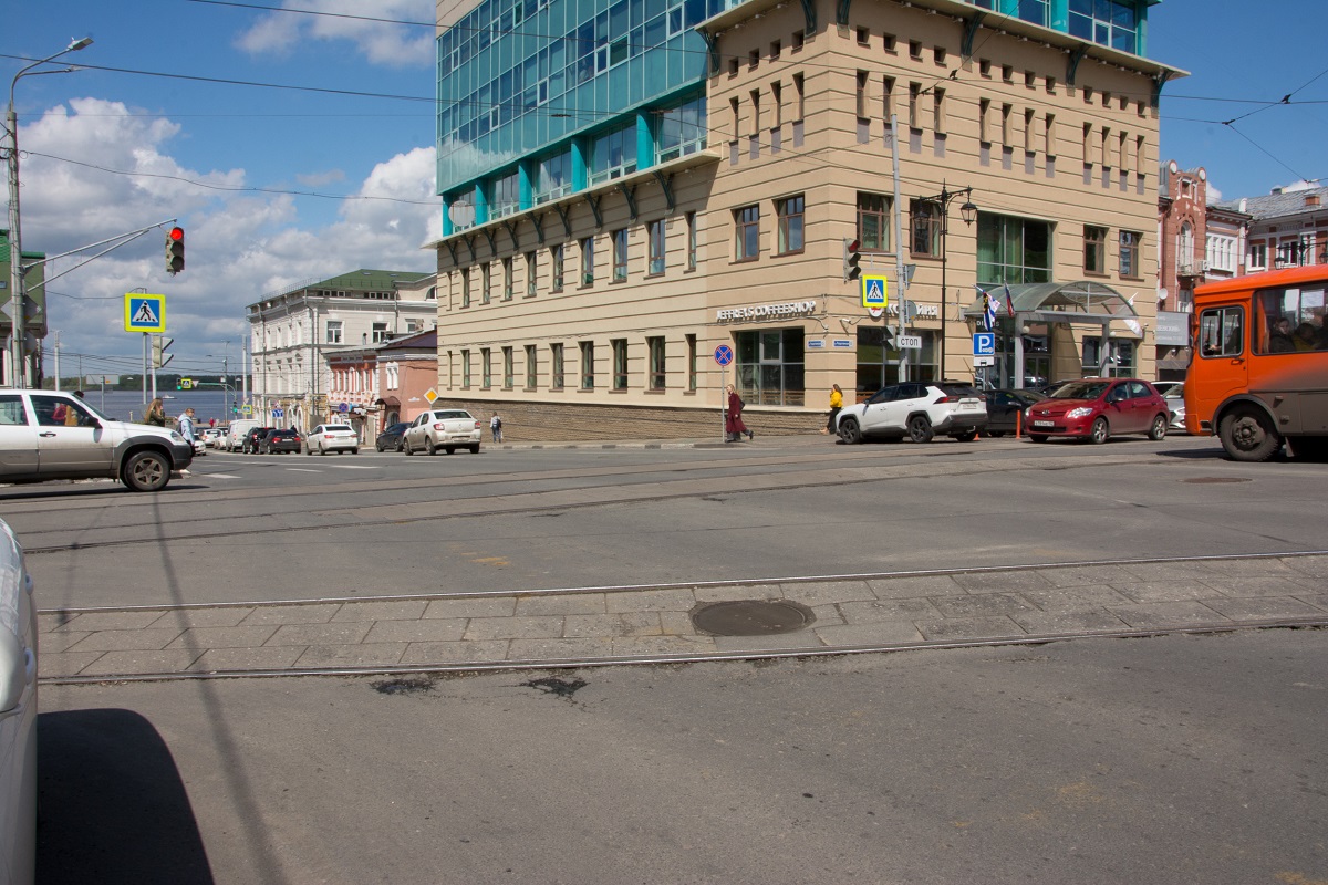 Впереди ремонтные работы на трамвайных путях на улице Широкой