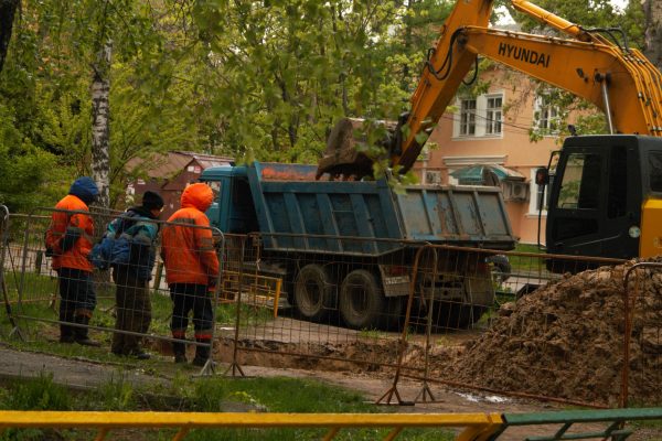 Водопровод прорвало на улице Белинского в Нижнем Новгороде