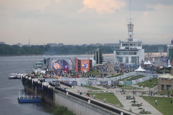 Тротуарную плитку контрастных цветов уложат на Нижневолжской набережной