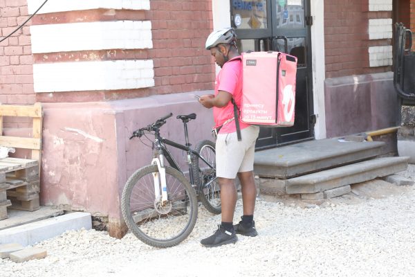 Оставил на несколько минут: велосипед украли у курьера в Нижнем Новгороде