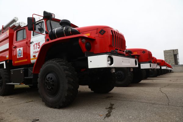 Двух человек задержали по подозрению в поджоге автомобилей в Автозаводском районе