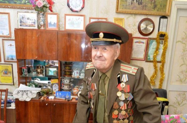 Ветерана-фронтовика Александра Самарина поздравили со 102-летием в Нижнем Новгороде