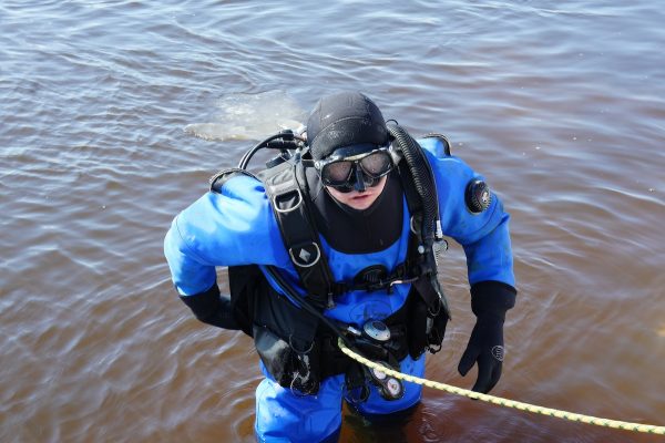 Байдарочница из Рязани поблагодарила нижегородских водолазов за спасение из воды