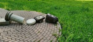 Сломанную скульптуру школьного портфеля восстановят в Сормовском районе