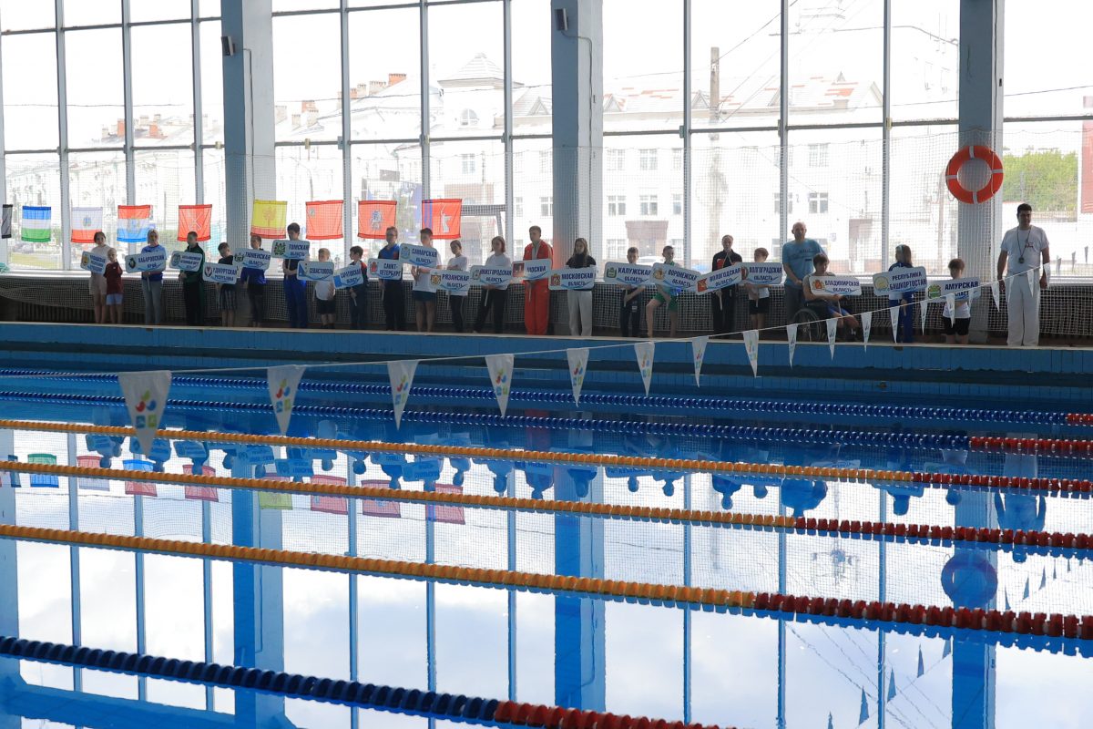 В Дзержинске проходят первые в России юношеские соревнования по плаванию лиц с ПОДА